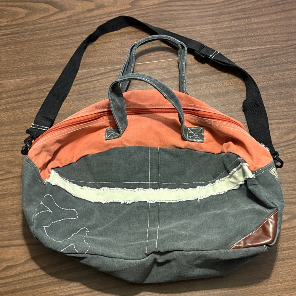 True Religion VINTAGE Y2K Adjustable Shoulder Canvas Duffle Bag
